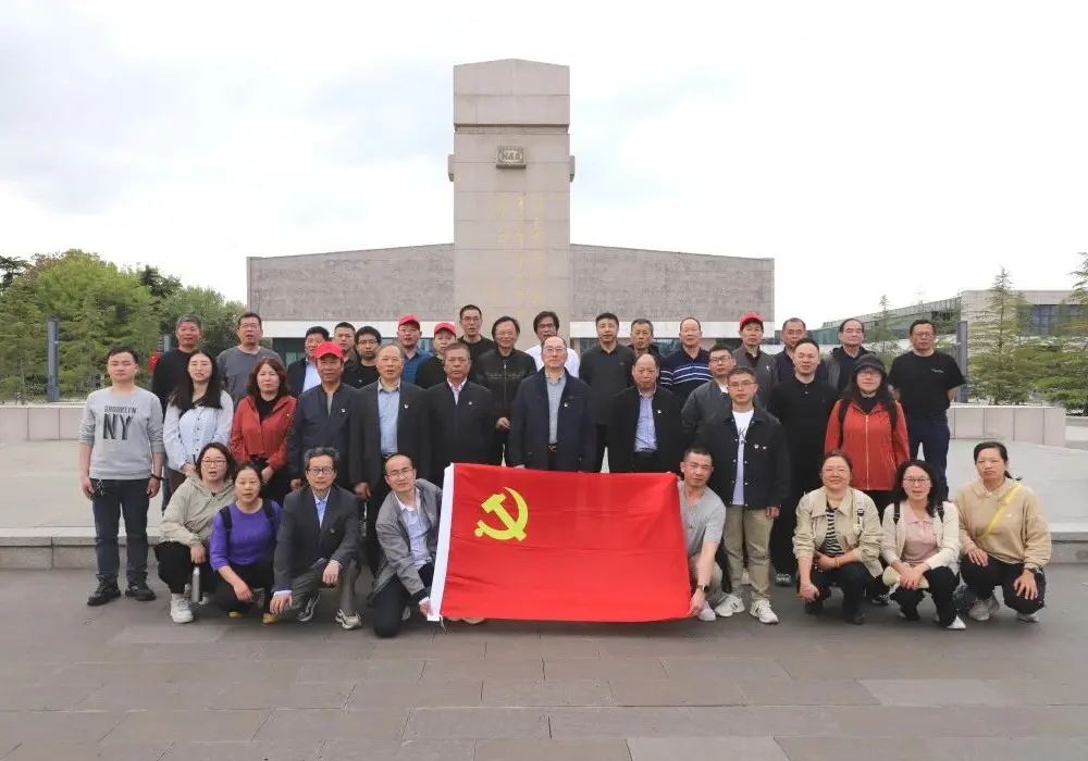 Bidh Meur Pàrtaidh Changshu Polyester Co., Ltd a 'cur air dòigh turas gu Talla Cuimhneachaidh Ceathramh Arm Ùr Yancheng